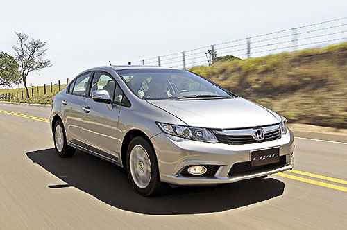 Civic 2014 nas três versões, LXS, LXR e EXR, com valores que vão de R$ 66,9 mil a 83,9 mil: nos Estados Unidos, carro custa a metade do preço (Honda/Divulgação) Civic 2014 nas três versões, LXS, LXR e EXR, com valores que vão de R$ 66,9 mil a 83,9 mil: nos Estados Unidos, carro custa a metade do preço (Honda/Divulgação)